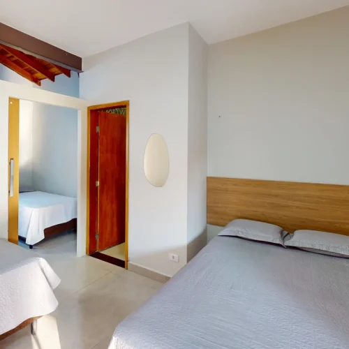 C1721EzevSU-Bedroom