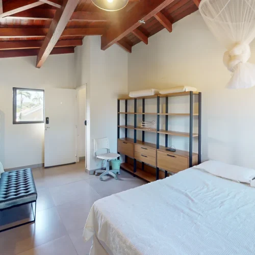 LnHcffq8kK9-Bedroom