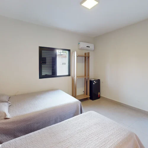 Z3vxsuyo5Lz-Bedroom