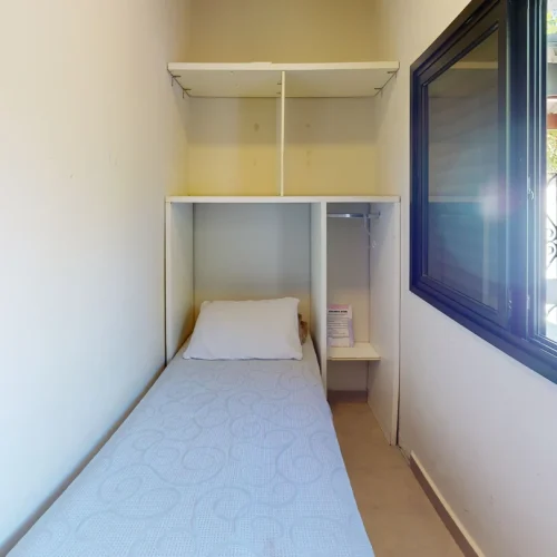 kYAT8AzEsTR-Bedroom