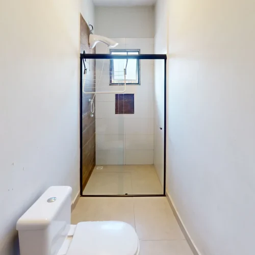 kqqnTRh4VC7-Bathroom