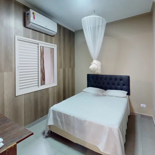 n6gqmk3isRw-Bedroom