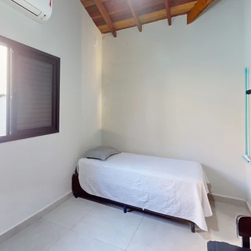 nE55uLKh7Y5-Bedroom