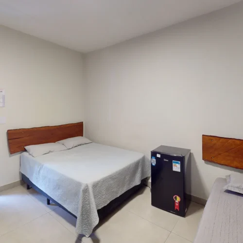 vFtMsXDS1zH-Bedroom