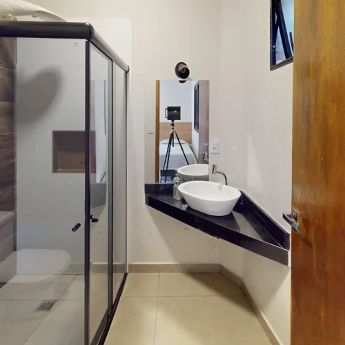 zeofrFkTPix-Bathroom